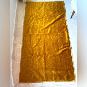 Gold faux fur throw 57x30
